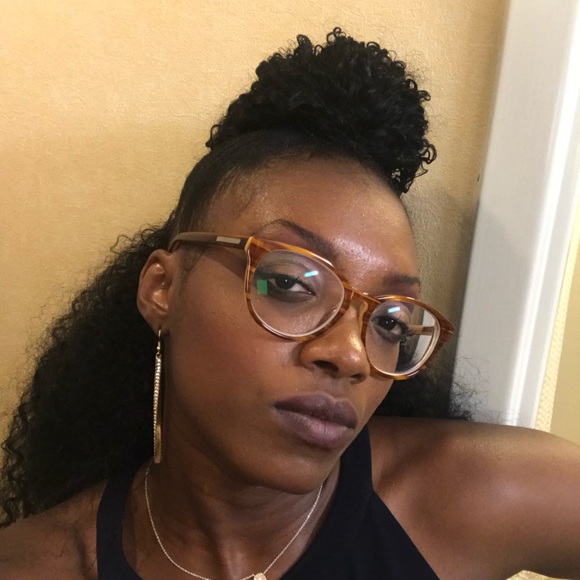 Meet your Posher, Tiffany - Picture 6 of 6